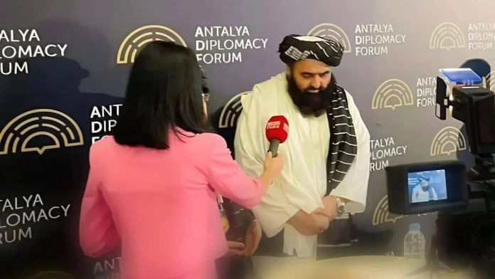 When women journalists were finally included in the second press conference in India, the Taliban leaders refused to look at them while speaking | Source: @ProfNoorul, X