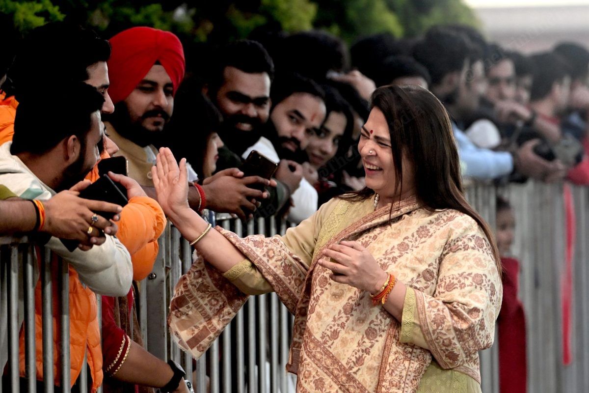 BJP Leader Meenakshi Lekhi with party suppoters at BJP HQ | Suraj Singh Bisht | ThePrint