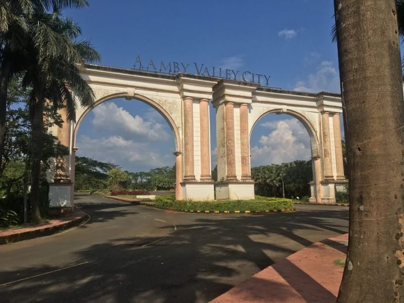 एंबी वैली एस्टेट का एंट्री गेट | फोटो: अमृतांश अरोड़ा/दिप्रिंट