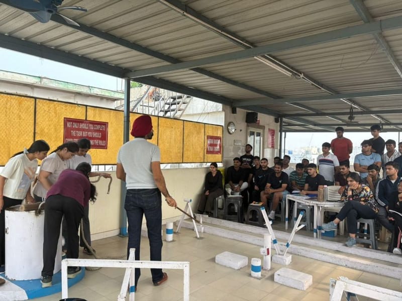 दिल्ली में बालनोई अकादमी की रूफटॉप ट्रेनिंग सेंटर में एसएसबी की एक क्लास | फोटो: समृद्धि तिवारी/दिप्रिंट