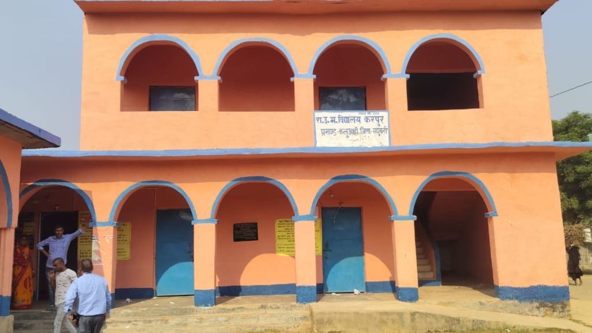 सरकारी स्कूल जहां दिलीप पढ़ते थे. पांचवीं के बाद यही स्कूल छोड़कर वे प्रवासी मजदूर बन गए | फोटो: ज्योति यादव/दिप्रिंट