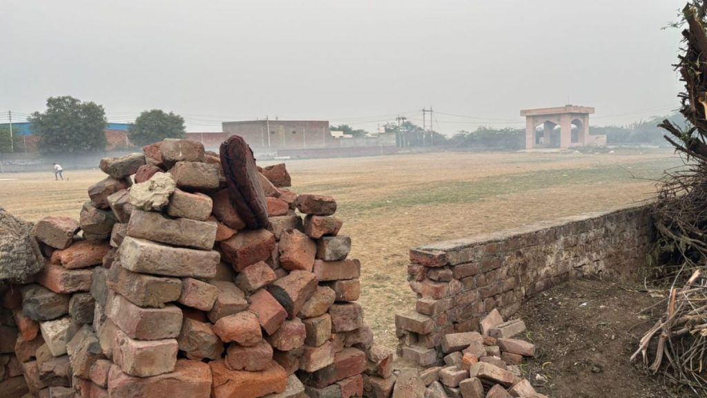 The wall the accused climbed over when they entered Sapna's house. Photo: Samridhi Tewari, ThePrint
