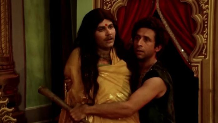 Sarish Shah and Naseeruddin Shah in 'Jaane Bhi Do Yaaro' | YouTube