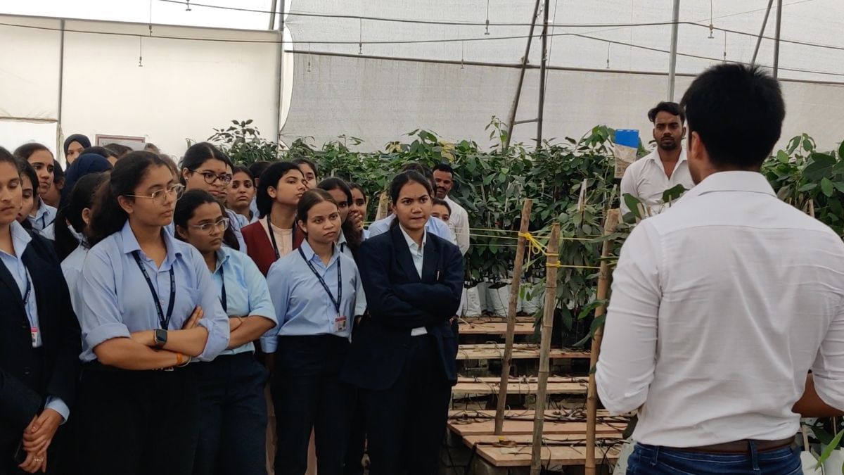 Godha educating a group of botany students about avocado rootstock varieties like Hass, Pinkerton and more. | Triya Gulati | ThePrint