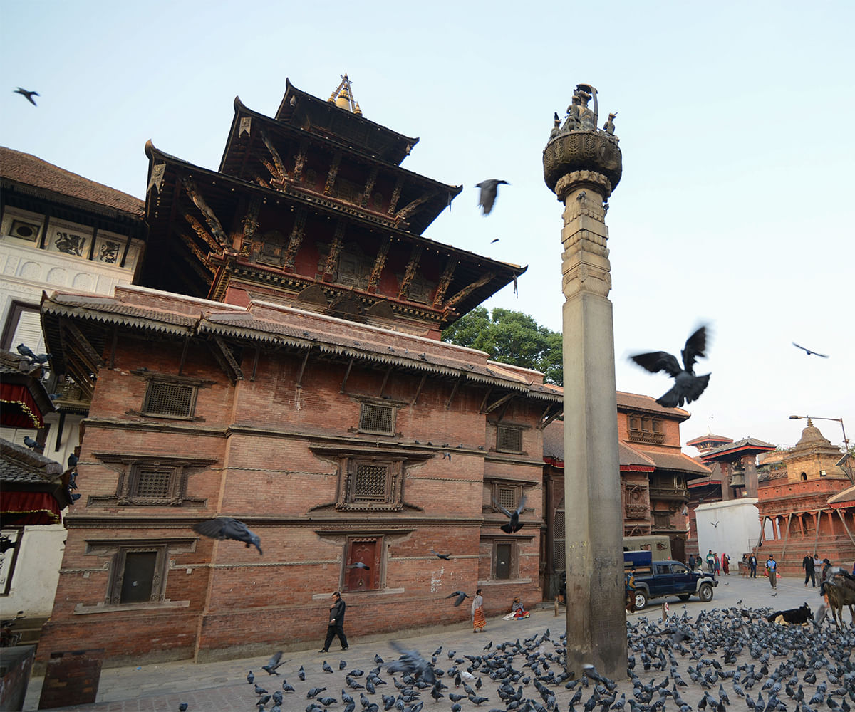 Column dedicated to Pratap Malla at Hanuman Dhoka, Kathmandu, Nepal | Photograph: Jorge Lascar (2014) | Wikimedia Commons