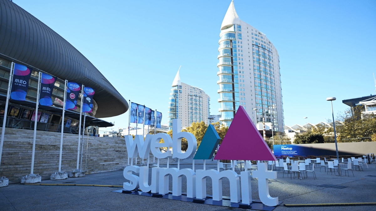 Tech titans flying into Lisbon have a parking problem – for their private jets