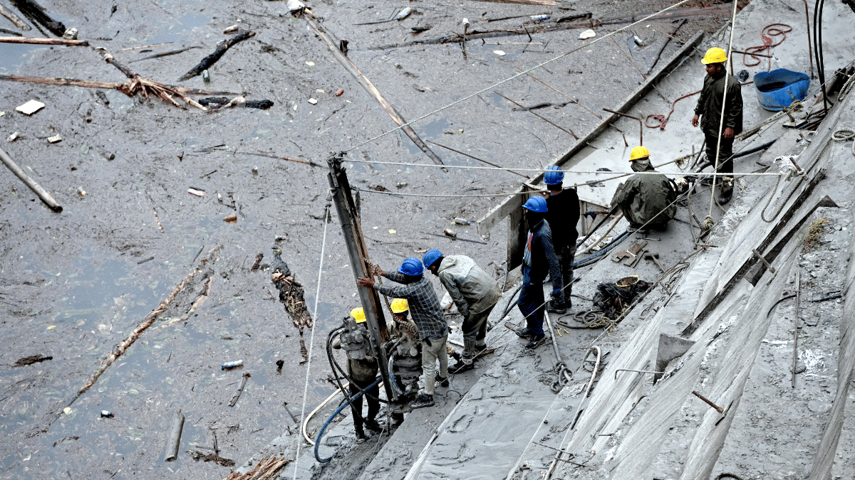 सुबनसिरी लोअर हाइड्रोइलेक्ट्रिक प्रोजेक्ट की साइट पर काम अब स्थिर और तेज़ गति से चल रहा है | फोटो: सूरज सिंह बिष्ट/दिप्रिंट