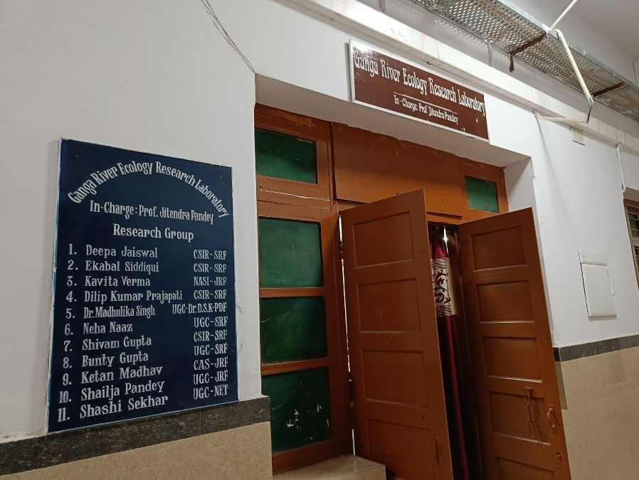 BHU में पांडे की टीम में रिसर्च स्कॉलर्स के नाम | फोटो: कृष्ण मुरारी/दिप्रिंट