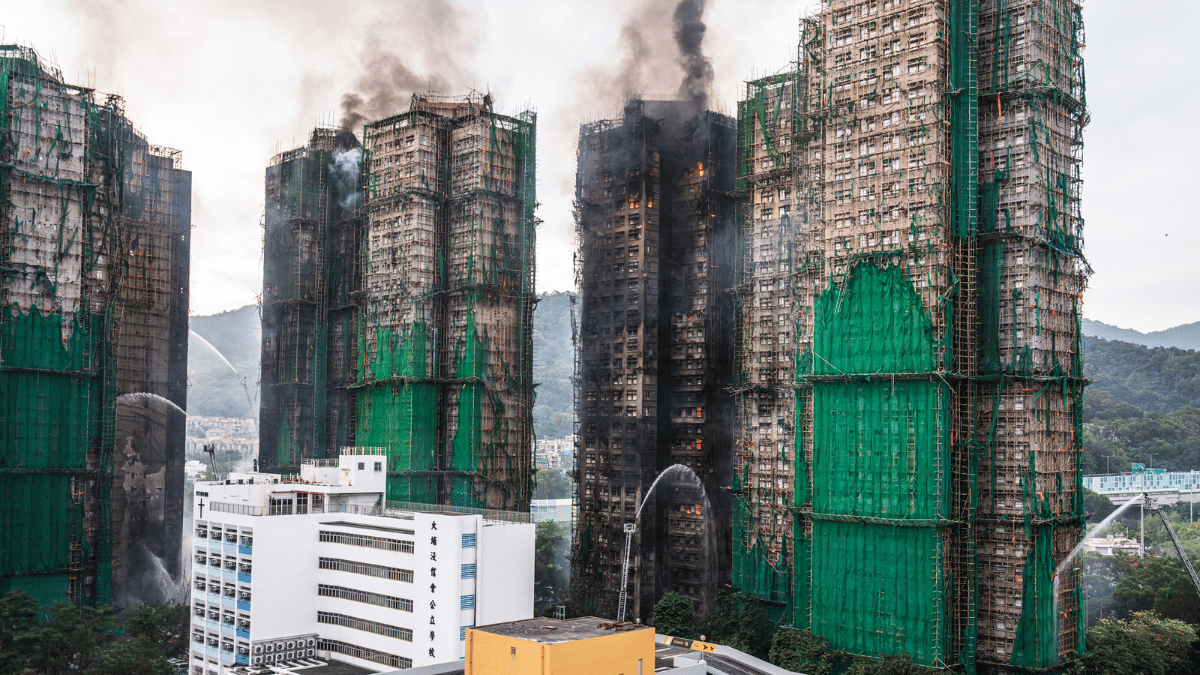 Smoke rises from residential buildings as fires continue to burn at Wang Fuk Court on Thursday, Nov. 27, 2025 | Bloomberg