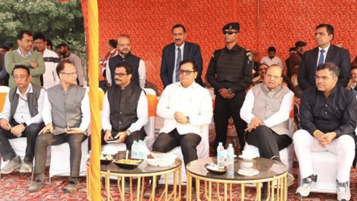 Union Minister Sarbananda Sonowal and Lieutenant Governor of Delhi Vinai Kumar Saxena reviewing progress on the Yamuna cruise project | X/@PIB_India