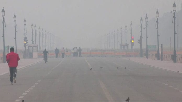 Dense smog engulfs Kartavya Path as AQI deteriorates, 2 December, 2025 | ANI