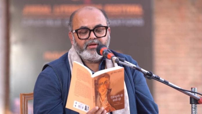 Amitabh Singh Baghel reads from his collection of Noon Meem Rashid’s nazms in Devanagari, titled Zindagi Se Darte Ho? at Jindal Literature Festival | ThePrint