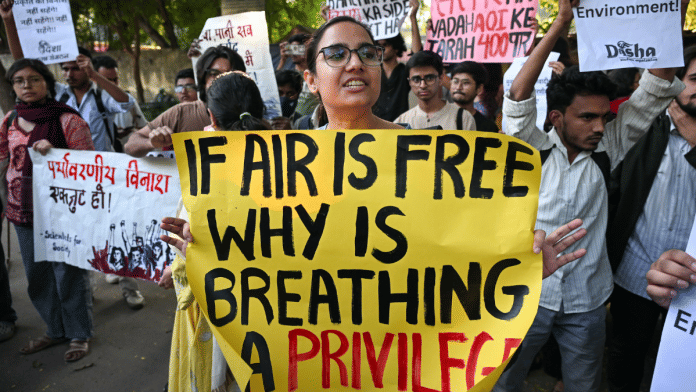 Students protest against the failure of the Centre and the Delhi government to check air pollution in the national capital | ThePrint | Suraj Singh Bisht
