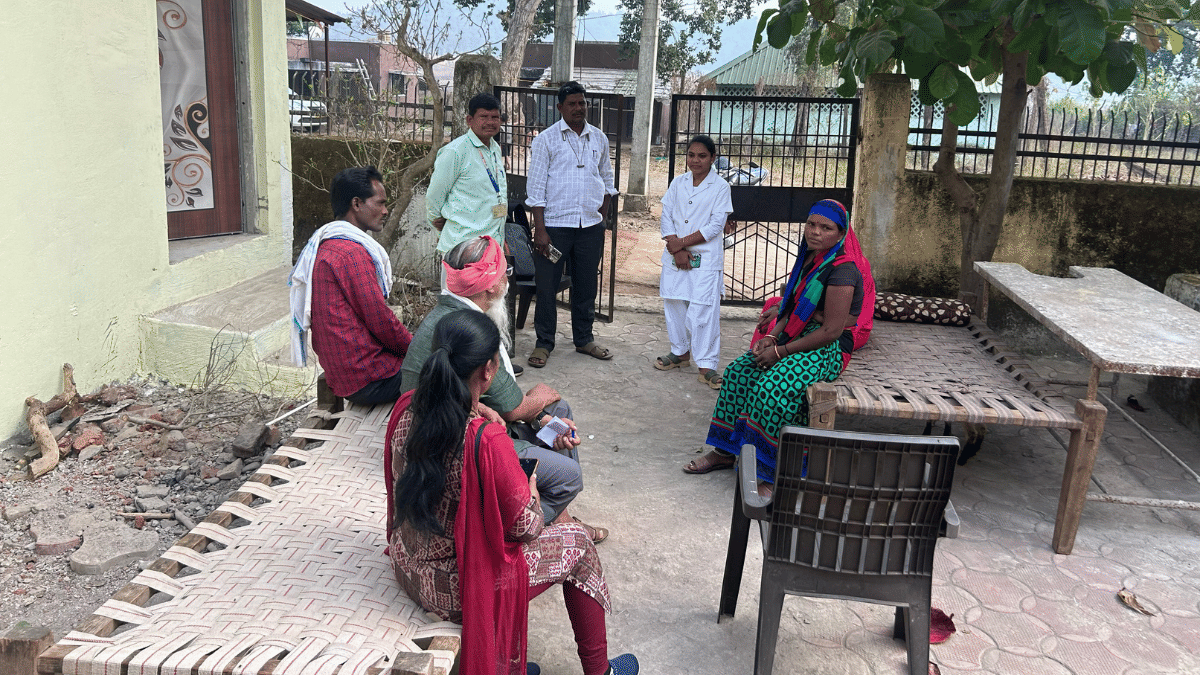 Seated on the cot on the right is Tara Jawarkar who lost her daughter 20 days after she was born. She narrates her story to Khoj volunteers and local ANM. | Picture: Manasi Phadke/ThePrint