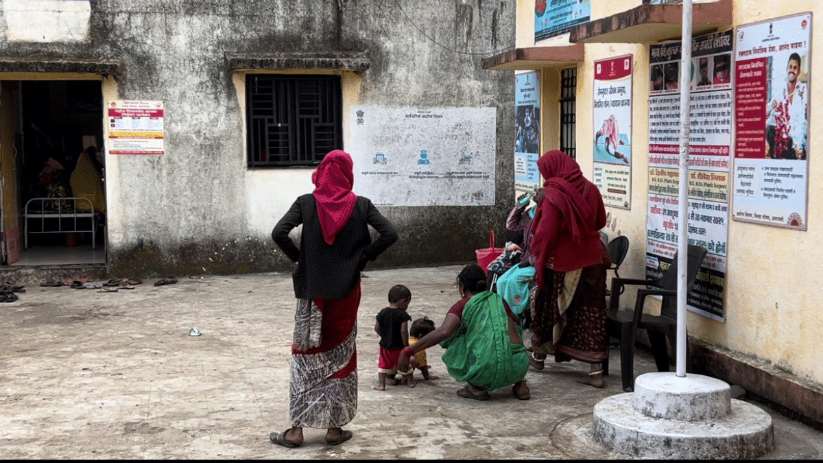 Relatives of patients admitted at the Seemadoh Primary Health Centre. | Manasi Phadke/ThePrint