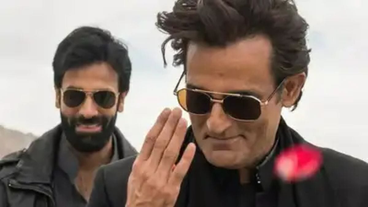 Akshaye Khanna during his entry scene in Dhurandhar 