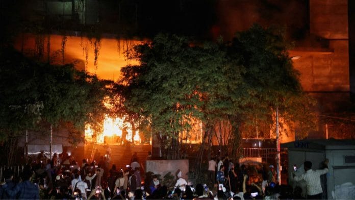 A group of people set fire to The Daily Star newspaper office building, following the death of Sharif Osman Hadi, a student leader who had been receiving treatment in Singapore after being shot in the head, in Dhaka, Bangladesh, 19 December 2025 | REUTERS/Kazi Salahuddin